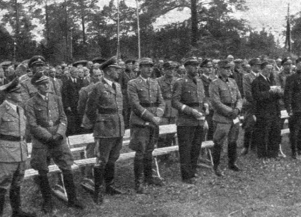 21 июня 1942 года на берегу Даугавы, возле священной скалы Стабурагс состоялся праздник песни 21 июня 1942 года на берегу Даугавы, возле священной скалы Стабурагс состоялся праздник песни - Sputnik Латвия