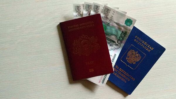 Паспорт гражданина Латвийской республики и вид на жительство РФ - Sputnik Латвия