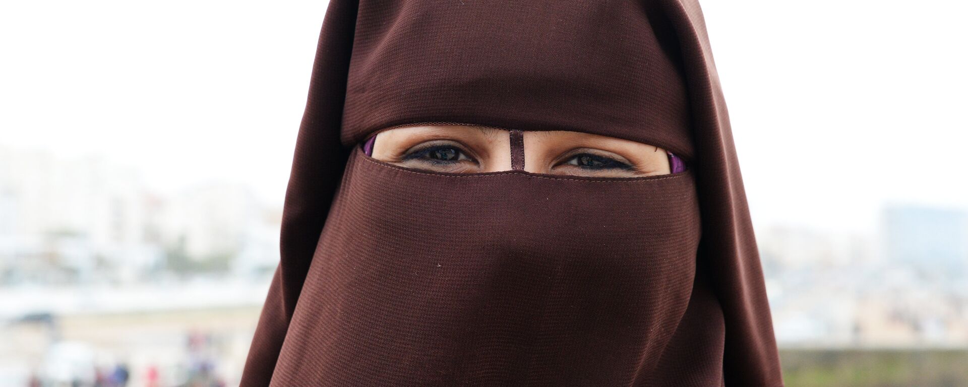 Девушка в платке-никабе - Sputnik Латвия, 1920, 26.03.2026