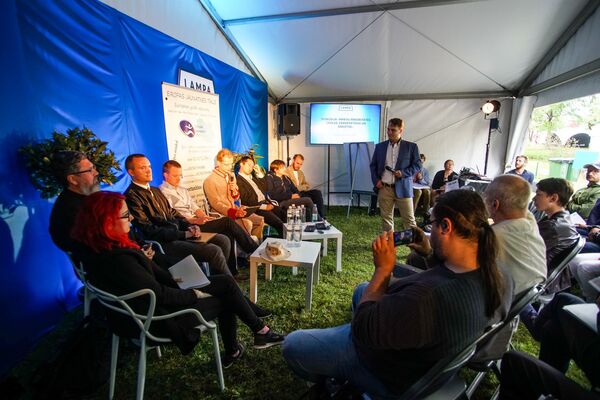  Фестиваль общения Lampa, Дискуссия Школы русского нацменьшинства - перспективы и будущее  - Sputnik Латвия