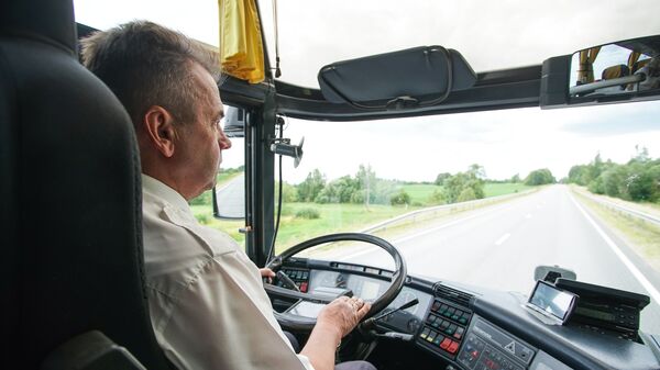 Водитель автобуса междугороднего сообщения - Sputnik Латвия