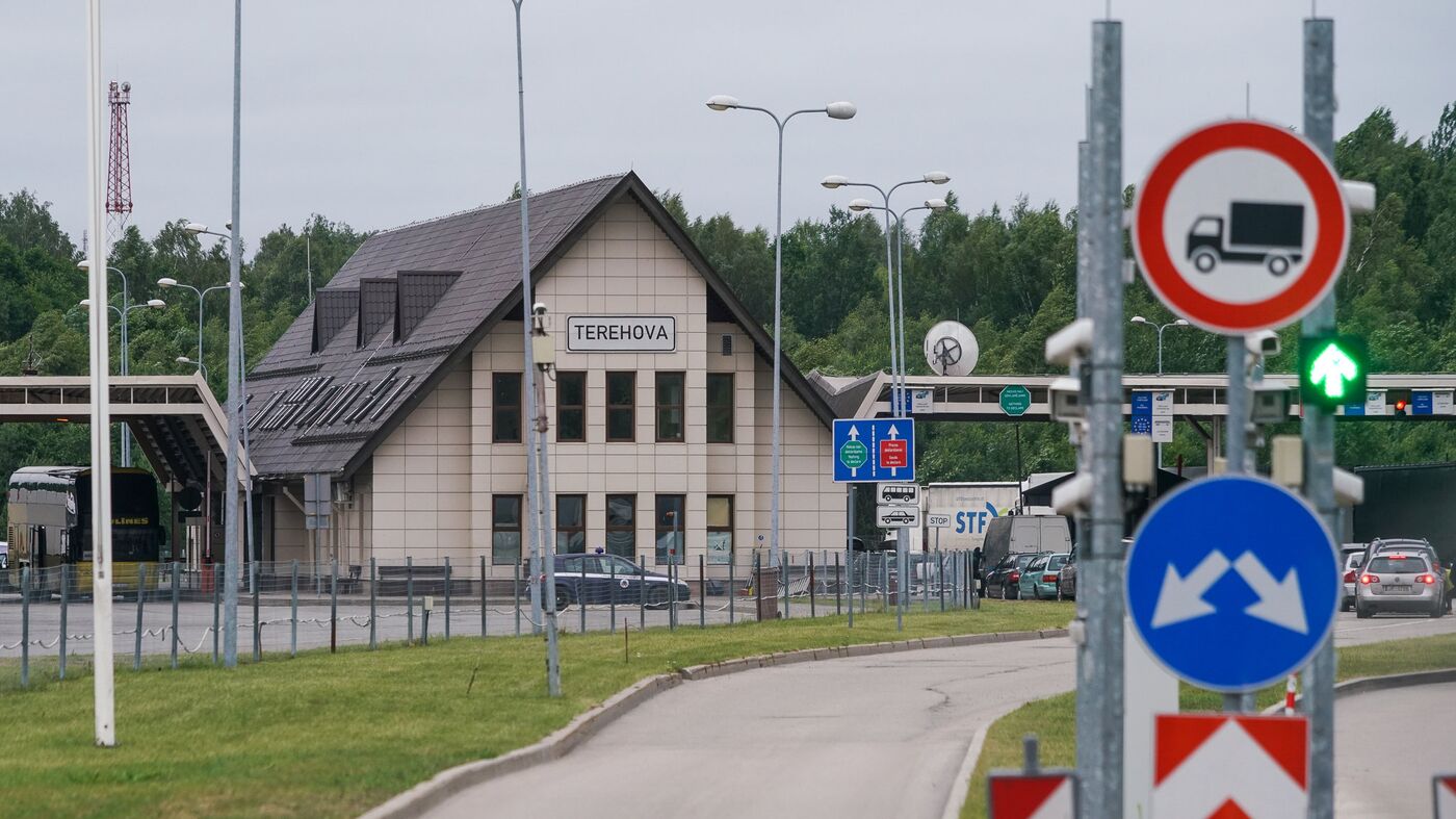 Латвийская таможня отобрала у семьи украинских беженцев все деньги -  31.07.2023, Sputnik Латвия