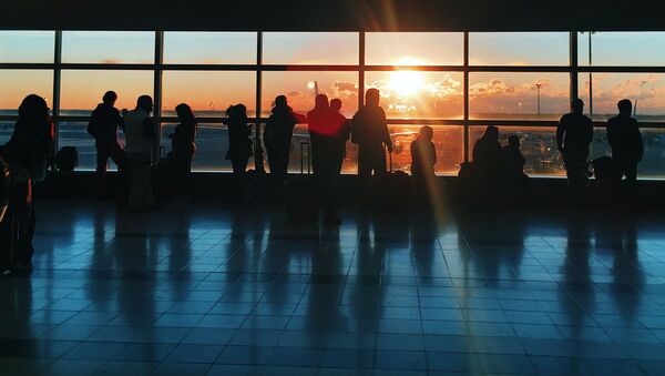 Пассажиры в аэропорту - Sputnik Latvija