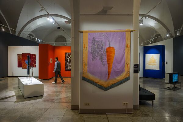 Одна из работ посвящена вегетарианству, символом которого стала яркая морковь Одна из работ посвящена вегетарианству, символом которого стала яркая морковь - Sputnik Латвия