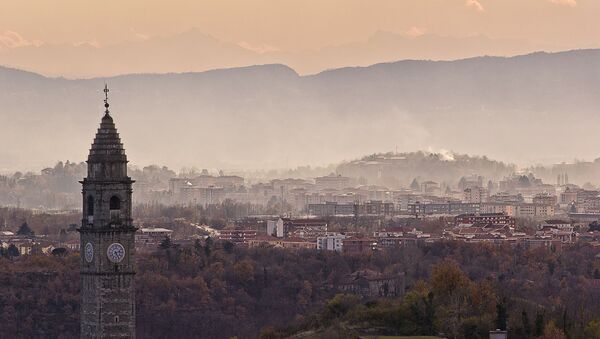 Вид на город Ивреа, Италия - Sputnik Latvija