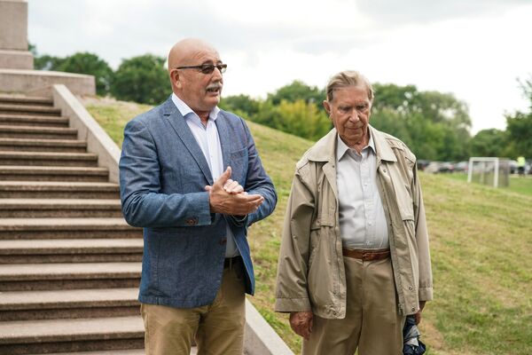 Глава рижского бизнес-клуба Евгений Волошин и Вячеслав Алтухов, председатель Думы Русской общины Латвии - Sputnik Латвия