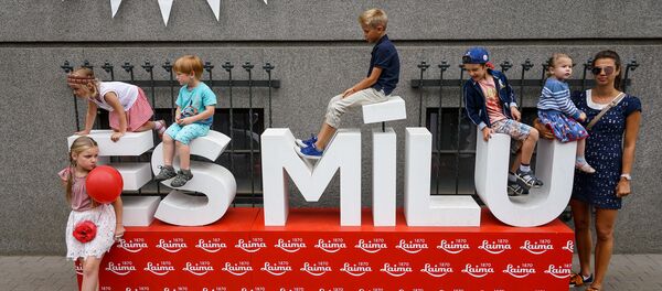 Праздник шоколада во дворе фабрики Laima Праздник шоколада во дворе фабрики Laima - Sputnik Латвия