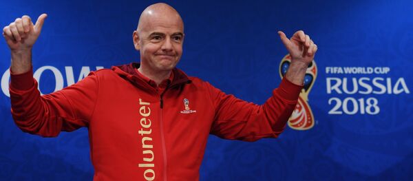 Президент ФИФА Джанни Инфантино перед началом пресс-конференции в Москве, посвященной проведению чемпионата мира по футболу. - Sputnik Латвия