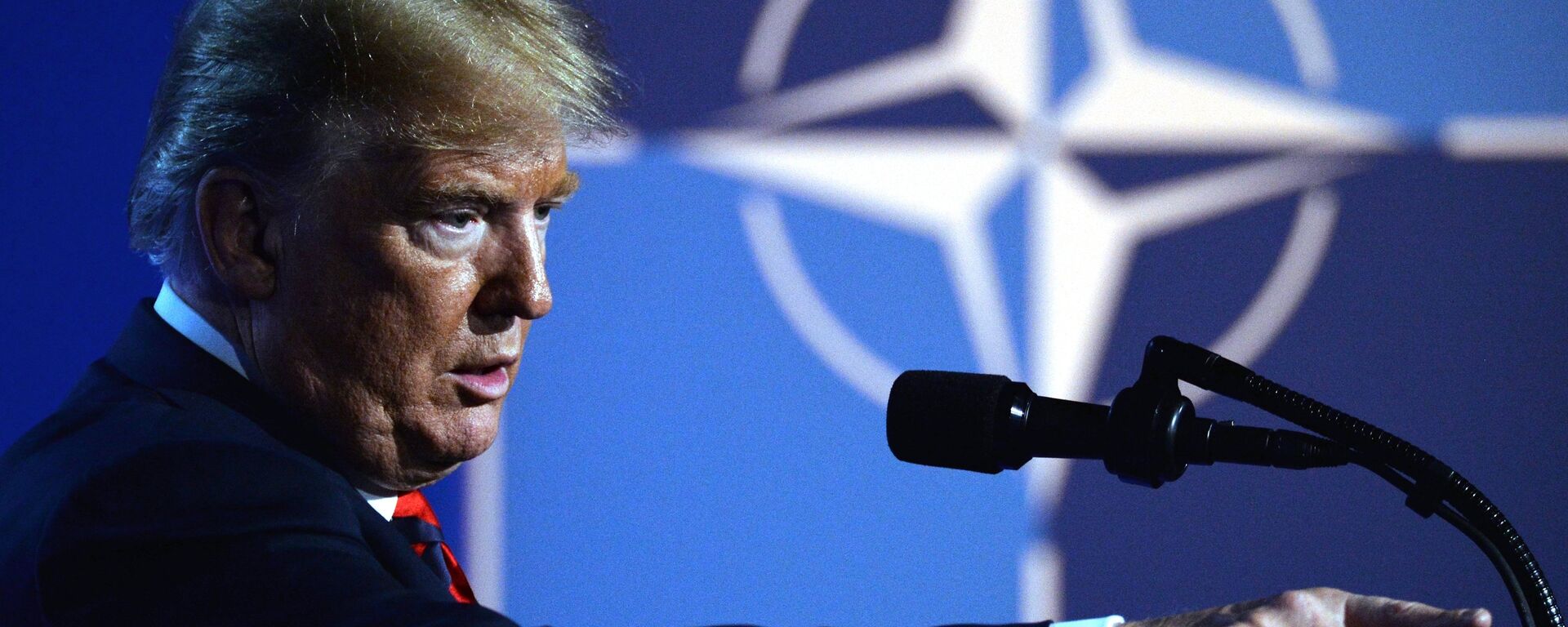 Президент США Дональд Трамп на саммите НАТО в Брюсселе - Sputnik Латвия, 1920, 21.03.2025