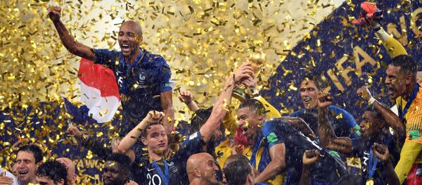 Награждение победителей ЧМ-2018 по футболу Награждение победителей ЧМ-2018 по футболу - Sputnik Латвия