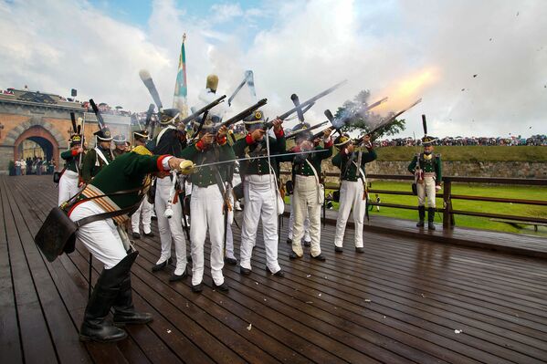 Традиционный фестиваль реконструкции событий 1812 года Dinaburg-1812 - Sputnik Латвия