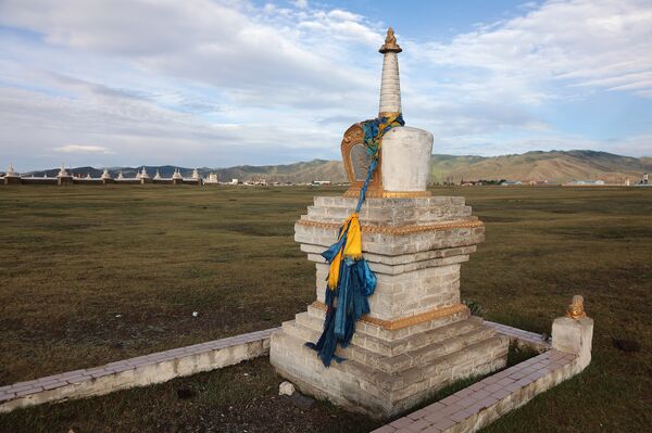 Буддийская ступа на том месте, где в древности был дворец «Десяти тысяч лет благоденствия» - Sputnik Латвия