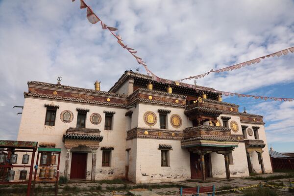 Один из старейших буддийских дацанов Монголии - Эрдэнэ-Зуу, построен в тибетском стиле - Sputnik Латвия