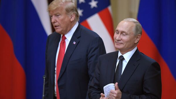 Krievijas prezidenta Vladimira Putina un ASV līdera Donalda Trampa tikšanās - Sputnik Latvija