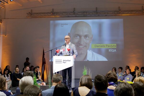 Для развития/За!: столичные политики хотят завоевать голоса в регионах - Sputnik Латвия