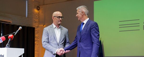 Даниэль Павлютс и Артис Пабрикс на конференции объединения Для развития - За! Даниэль Павлютс и Артис Пабрикс на конференции объединения Для развития - За! - Sputnik Latvija