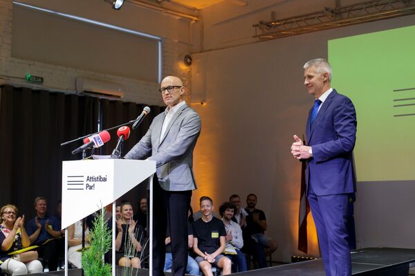 Для развития/За!: столичные политики хотят завоевать голоса в регионах - Sputnik Латвия