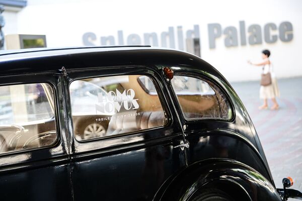 Путь к пресс-конференции фильма Homo Novus указывал роскошный Peugeot 1934 года Путь к пресс-конференции фильма Homo Novus указывал роскошный Peugeot 1934 года - Sputnik Латвия