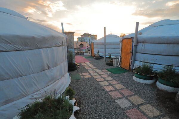 Юрточный хостел на крыше  - Sputnik Латвия