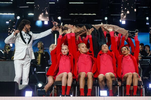 Танцоры украинского проекта Freedom-Ballet зажигали публику дерзкими костюмами и ритмичными движениями - Sputnik Латвия