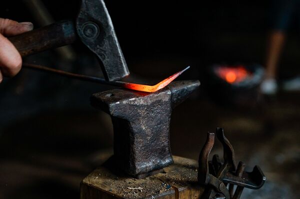 Кузнец Эдгарс Вронский  - Sputnik Латвия