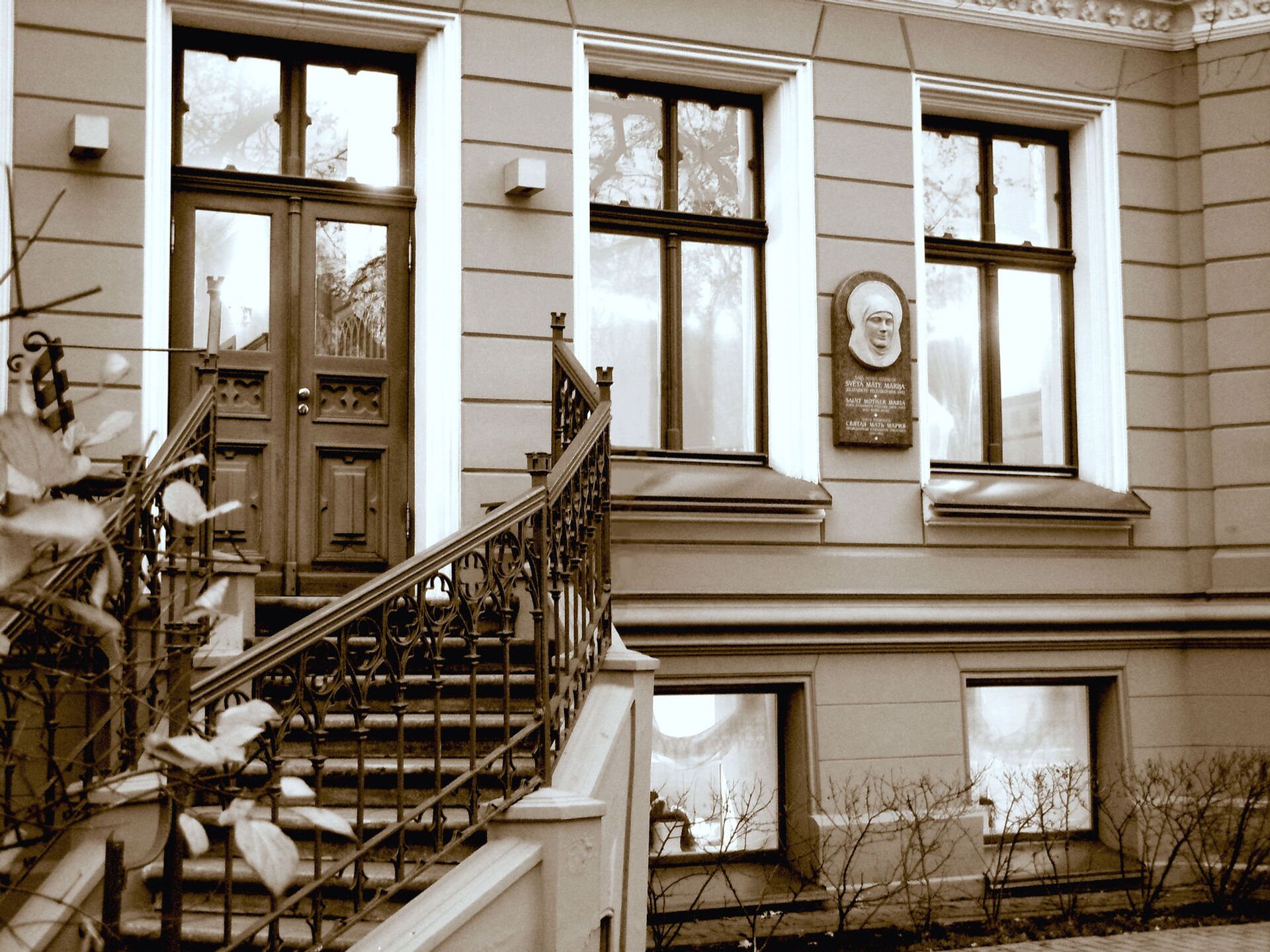 Мемориальная доска матери Марии. Рига, дом Тизенгаузенов - Sputnik Латвия, 1920, 24.04.2026