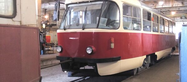 Трамвай из Латвии в Мариуполе Трамвай из Латвии в Мариуполе - Sputnik Latvija