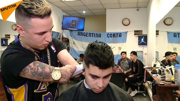 Безрукий парикмахер – лучший в Аргентине - Sputnik Latvija