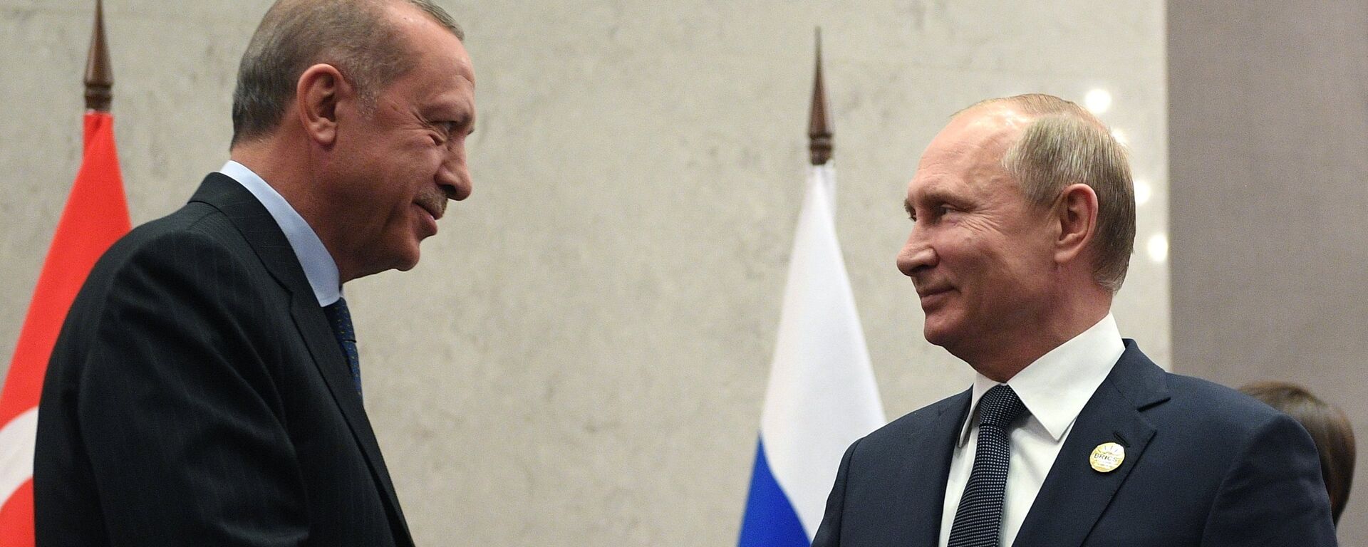 Президент РФ Владимир Путин и президент Турции Реджеп Тайип Эрдоган (слева) - Sputnik Латвия, 1920, 18.05.2022