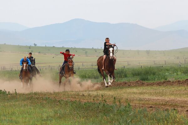 В скачках участвуют даже самые юные наездники - Sputnik Латвия