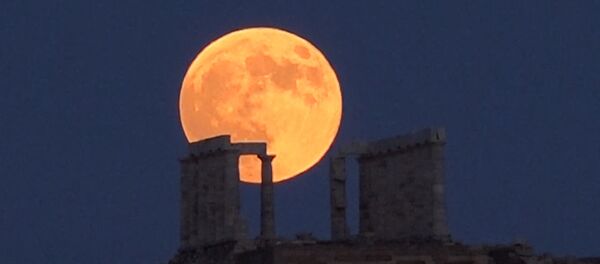 Самое длительное затмение Луны в XXI веке Самое длительное затмение Луны в XXI веке - Sputnik Латвия