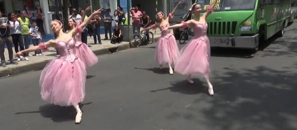 Балет на улицах Мехико - Sputnik Латвия