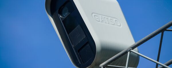 Стационарный фоторадар на улице Юглас в Риге Стационарный фоторадар на улице Юглас в Риге - Sputnik Latvija