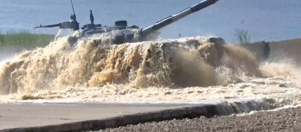 Tanku biatlons: ātrgaitas manevri un tieša šaušana Tanku biatlons: ātrgaitas manevri un tieša šaušana - Sputnik Latvija