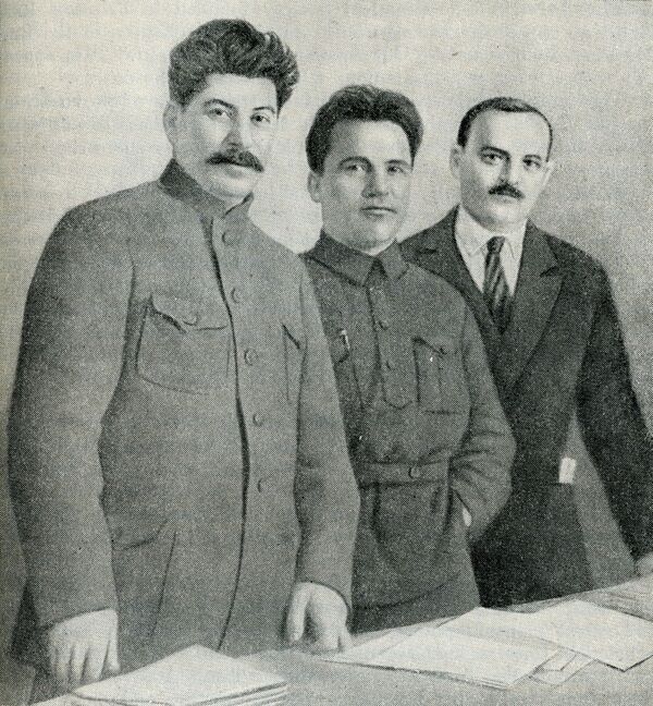 Иосиф Сталин, Сергей Киров и Николай Шверник - Sputnik Латвия