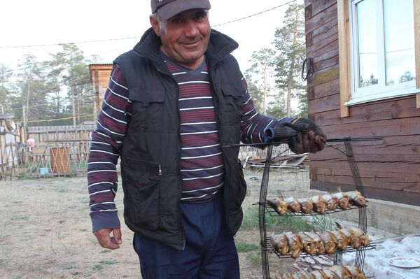 Яхтсмен Виктор, кормивший копченым омулем Сергея Безрукова - Sputnik Латвия