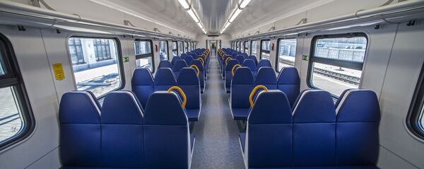 В салоне электропоезда В салоне электропоезда - Sputnik Latvija
