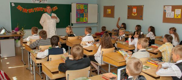 Ученики на уроке - Sputnik Латвия