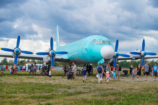 Ил-18В в экспозиции аэропорта Юрмала - Sputnik Латвия