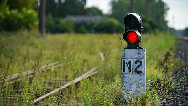 Маневровый карликовый светофор на железной дороге - Sputnik Latvija
