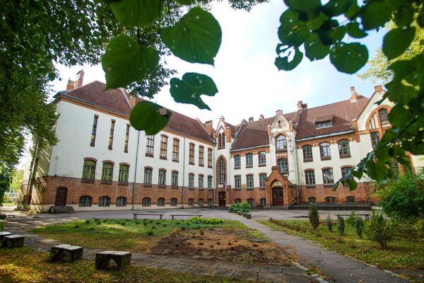 Школа имени Яниса Порука - здание историческое - Sputnik Латвия