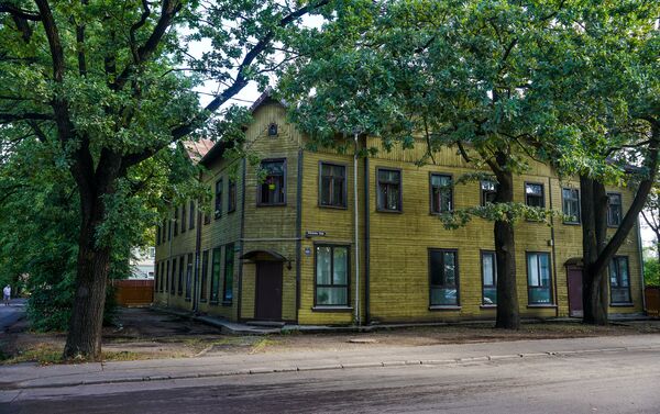 Старое здание чиекуркалнской библиотеки - исторический центр района - Sputnik Латвия
