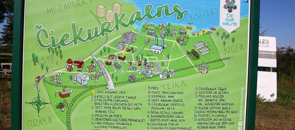 Информационный стенд с занимательной картой Чиекуркалнса Информационный стенд с занимательной картой Чиекуркалнса - Sputnik Латвия