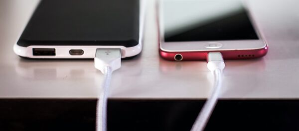 Телефоны на зарядке - Sputnik Латвия