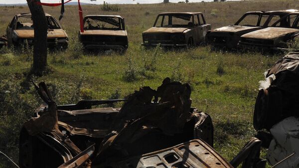 Кладбище автомобилей, в каждом из которых во время военных действий в августе 2008 года погибли жители города Цхинвали - Sputnik Latvija
