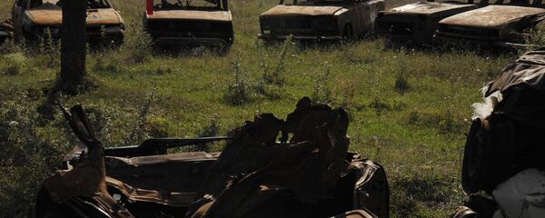 Кладбище автомобилей, в каждом из которых во время военных действий в августе 2008 года погибли жители города Цхинвали Кладбище автомобилей, в каждом из которых во время военных действий в августе 2008 года погибли жители города Цхинвали - Sputnik Latvija