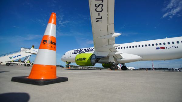 Самолет авиакомпании airBaltic в аэропорту Рига - Sputnik Латвия