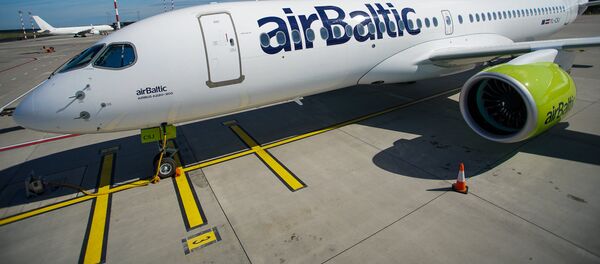 Самолет Airbus A220-300 (Bombardier CS300) авиакомпании airBaltic в аэропорту Рига Самолет Airbus A220-300 (Bombardier CS300) авиакомпании airBaltic в аэропорту Рига - Sputnik Latvija
