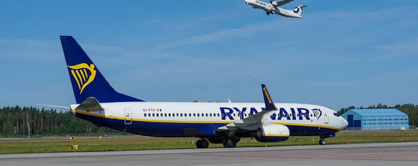 Самолет Boeing 737 авиакомпании Ryanair в аэропорту Рига Самолет Boeing 737 авиакомпании Ryanair в аэропорту Рига - Sputnik Latvija