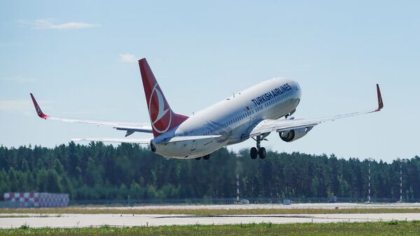 Самолет Boeing 737 авиакомпании Turkish Airlines взлетает из аэропорта Рига - Sputnik Latvija
